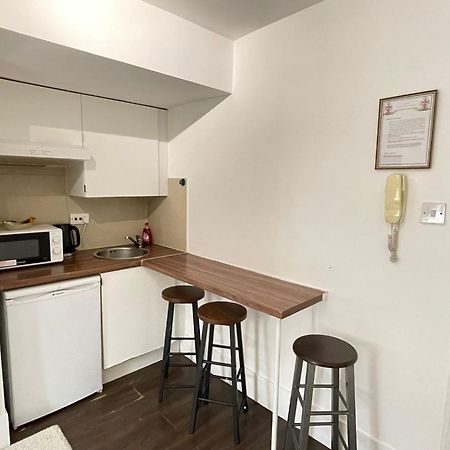 Captivating 1-Bed Apartment In ロンドン エクステリア 写真