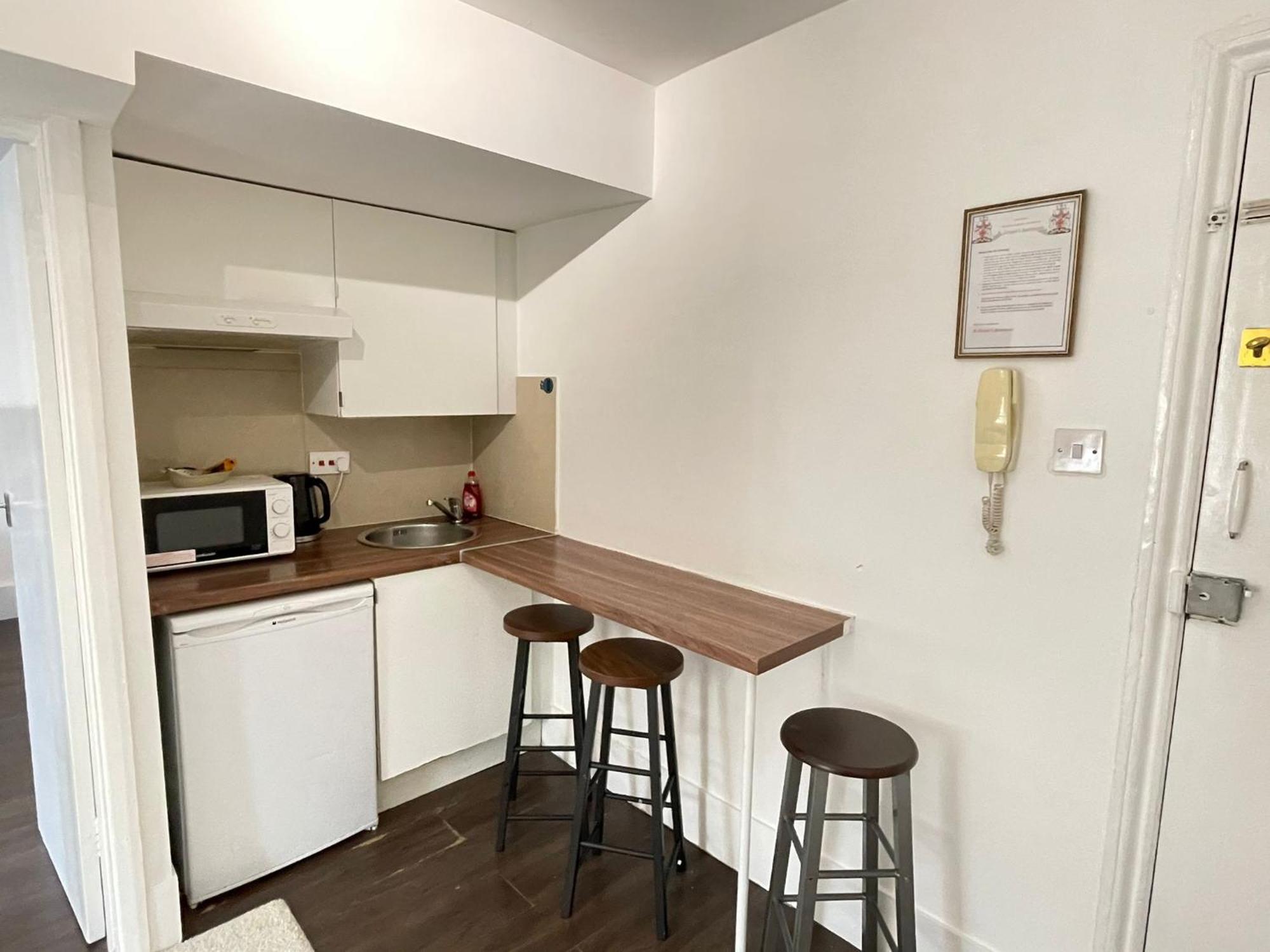Captivating 1-Bed Apartment In ロンドン エクステリア 写真
